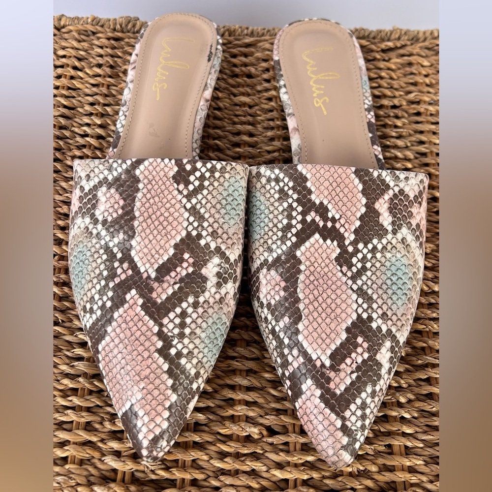 Lulu’s‎ Khyle Pointed Toe Mule in Reptile Print Blush/Light Blue-Gray Size 8
